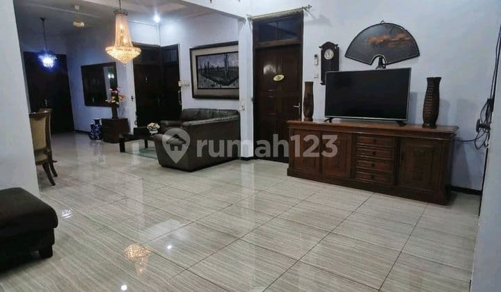 370m² House in Cempaka Putih