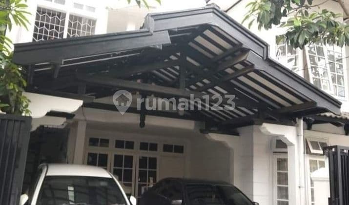 Rumah 2,5 Lantai Lokasi Strategis Dekat Stasiun Tebet