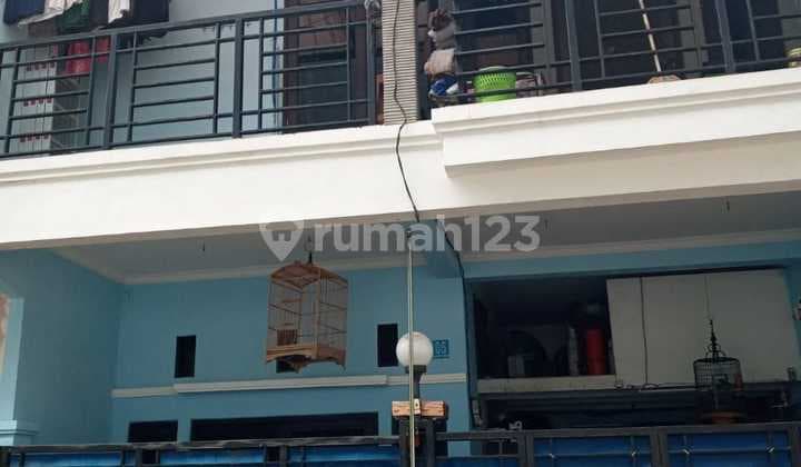 Rumah 2 Lantai di Jalan Setro Baru, Surabaya Menarik Siap Huni