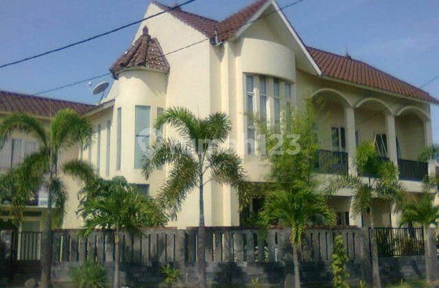 Dijual Rumah Besar Pojok Bundaran - Strategis Sidoarjo
