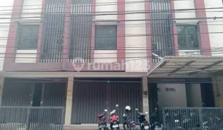 For Rent, Ready-to-Occupy 3-Story Shop House on Jalan Perak Barat, Surabaya.