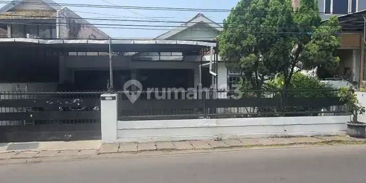 Dijual Rumah Bagus Furnished di Jambangan Surabaya Dijual Rumah Bagus Furnished di Jambangan Surabaya
