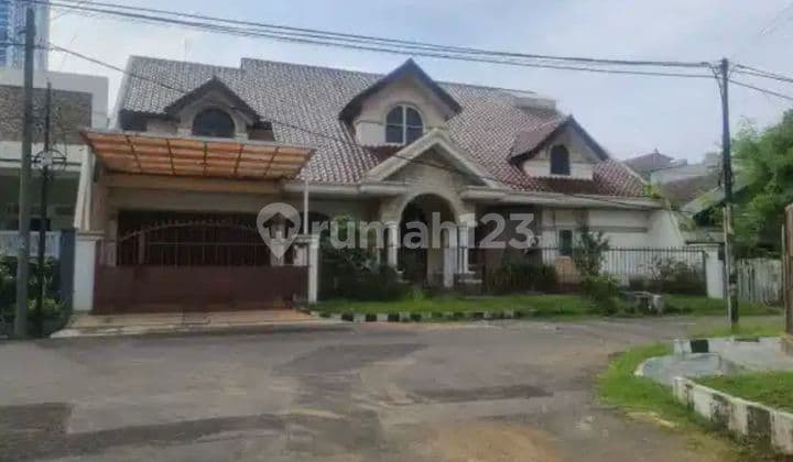 Dijual Rumah 2 Lantai Full Frunished di Dharmahusada Indah