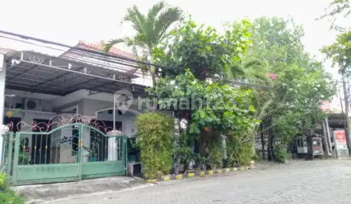 Dijual Rumah Bagus Semi Furnished di Wiguna Utara, Surabaya