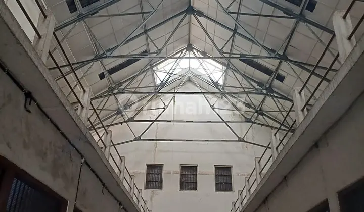 Strategic Building for Rent on Bongkaran 83, Surabaya