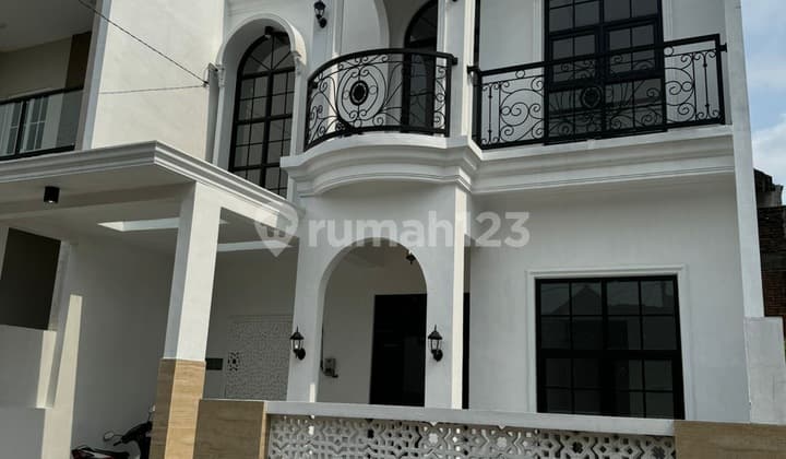 Dijual Rumah Bagus Terawat 2 Lantai di De Sun Sulfat, Malang