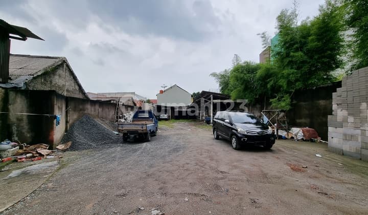 Ruang Usaha Dan Tanah Luas di Moch Tabrani , Bekasi