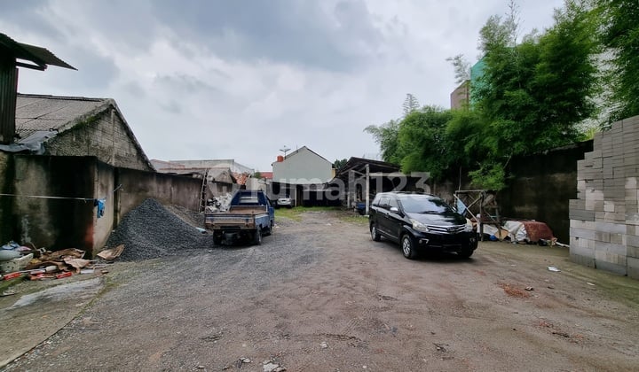 Ruang Usaha Dan Tanah Luas di Moch Tabrani , Bekasi