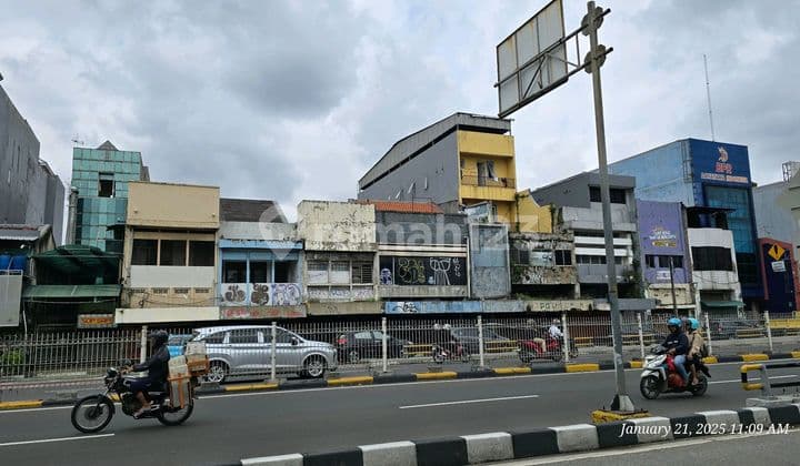 Ruko Dekat Pusat Perbelanjaan Pasar Senin Di Jual Cepat
