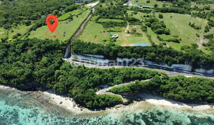 Tanah Tebing Pantai Batu Barak Melasti