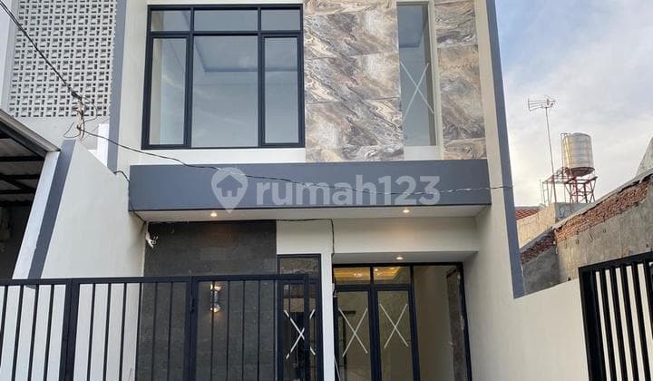 Dijual Rumah Lokasi strategis dekat sekolah. GRESS RUMAH 2 LANTAI KUALITAS LOKASI CIAMIK RUNGKUT MAPAN TENGAH SURABAYA