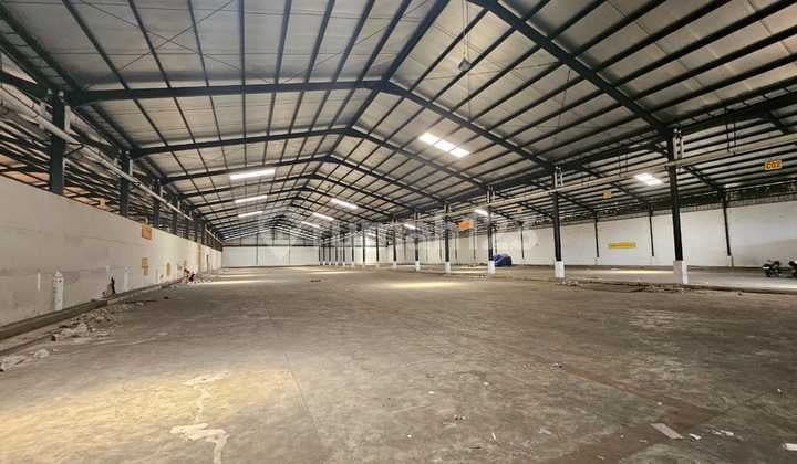 Rent a Warehouse in Osowilangun with a Strategic Location