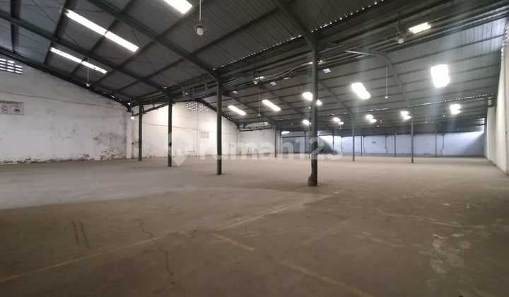 FOR SALE MARGOMULYO SURIMULYA WAREHOUSE with a strategic location