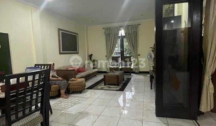 Rumah Butuh Uang Minim Renovasi Semi Furnished SHM Kota Baru Parahyangan, Bandung tatar wangsakerta