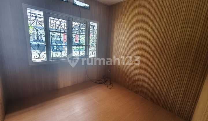 Rumah Butuh Minim Renovasi SHM Unfurnished Kota Baru Parahyangan, Bandung