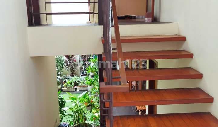 Rumah 2 Lantai Bagus Asri Siap Huni di Istana Regency, Bandung
