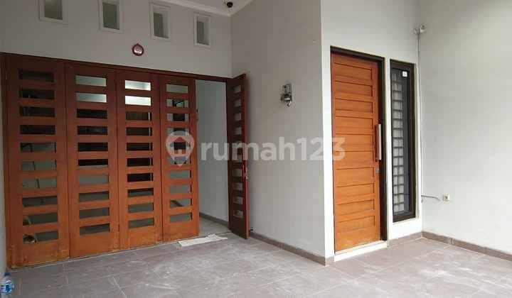 Rumah 2lt Modern Strategis Tanjung Duren Jakarta Barat