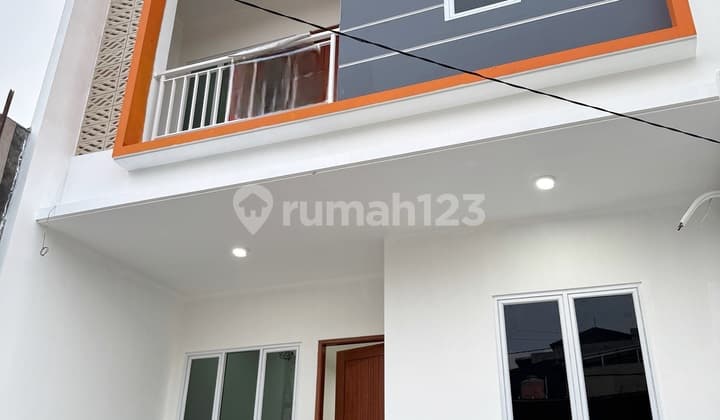 Rumah 2 Lantai Lingkungan Tenang Bebas Banjir Taman Ratu Jakarta Barat