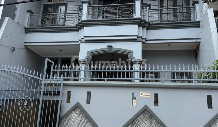 Rumah Mewah Siap Huni Hidden Gem Dekat Mall Central Park Tanjung Duren Jakarta Barat