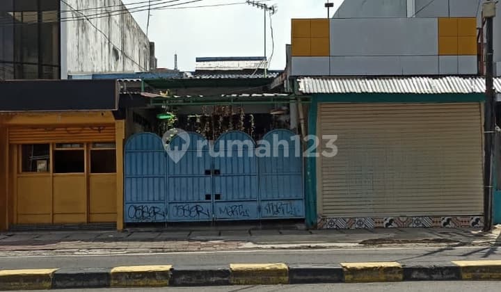 Rumah 200M2 Strategis Pinggir Tanjung Duren Raya Jakarta Barat