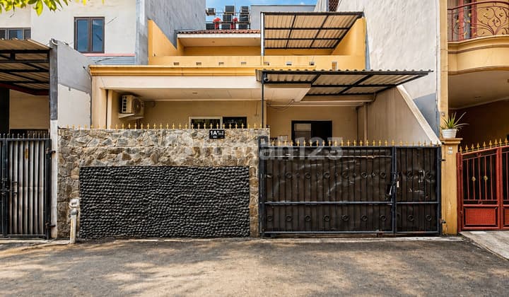 Rarely Available! 7x11 House with Car Access, Tanjung Duren, West Jakarta