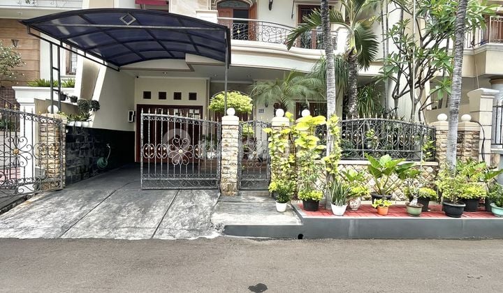 Rumah Klasik Siap Huni 2 Lantai Bebas Banjir Permata Buana Jakarta Barat