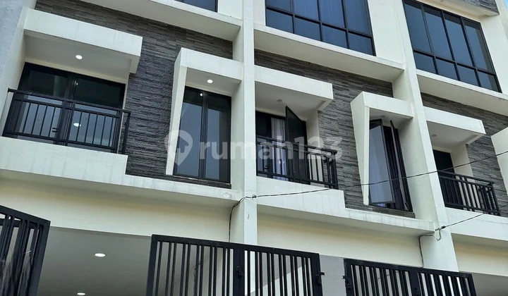 New 3-Story Strategic House, Taman Ratu, Duri Kepa, West Jakarta