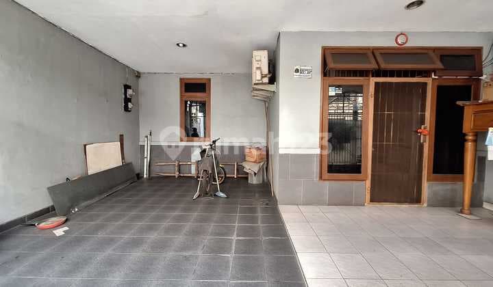 Neat and Well-Maintained 2-Story House, Car Access, Flood-Free, Tanjung Duren, West Jakarta