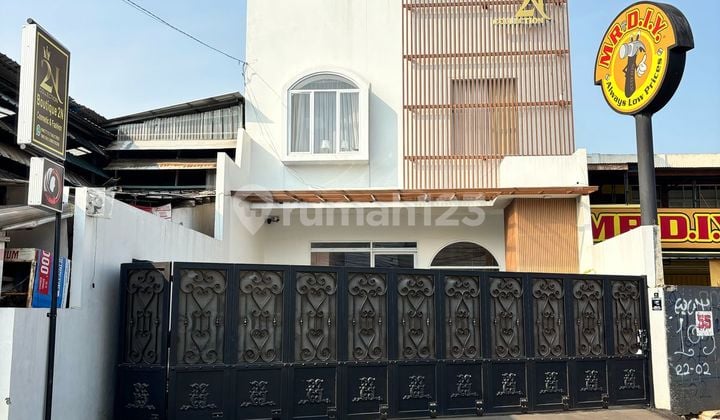 Jarang Ada! Rumah Cantik Mewah 3.5 Lt Full Furnish Strategis Sekali Bekasi