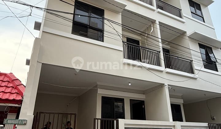 Strategic 3-Story New House Flood-Free Tanjung Duren West Jakarta
