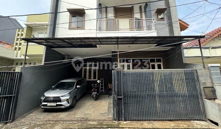 Rumah 10x15 Strategis Dalam Cluster Taman Ratu Jakarta Barat