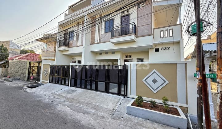 House 8x13 Ready to Live Flood-Free 2-Car Row Strategic Duri Kepa Tanjung Duren West Jakarta