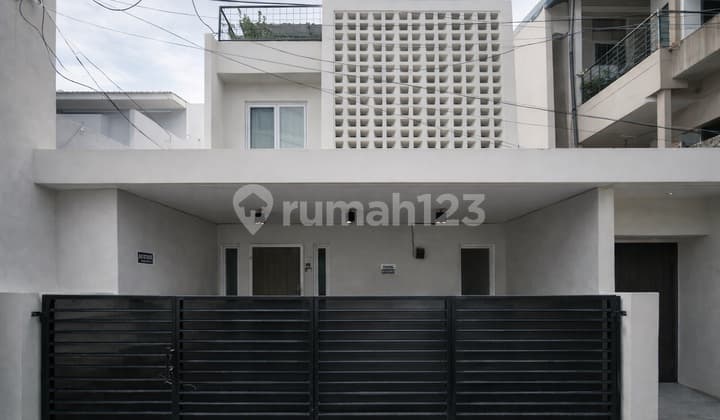 Jarang Ada! Rumah 2.5Lt SHM Siap Huni Tanjung Duren Jakarta Barat
