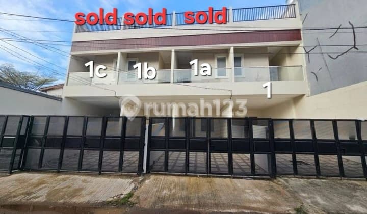 New 2.5 Story House Sunrise Garden West Jakarta