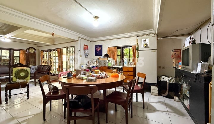 Langkah! Rumah 18X11 Huk Depan Taman Strategis Taman Ratu Jakarta Barat