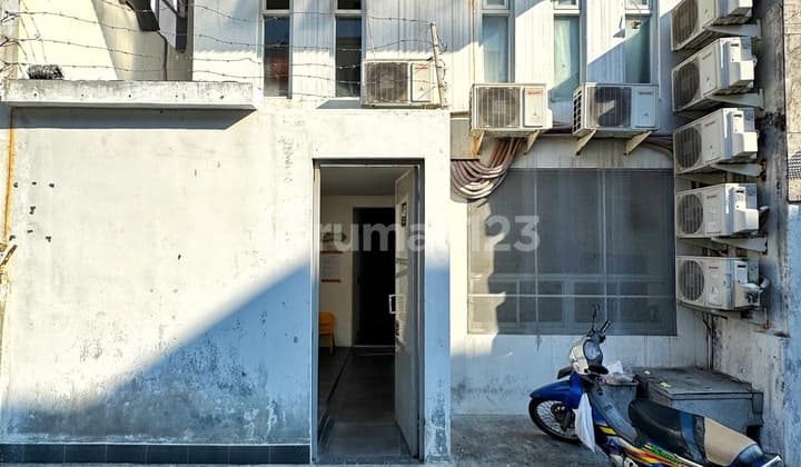 Kost Aktif 16 Kamar Lebar Jalan 2 Mobil Strategis Belakang Tarumanegara Jakarta Barat