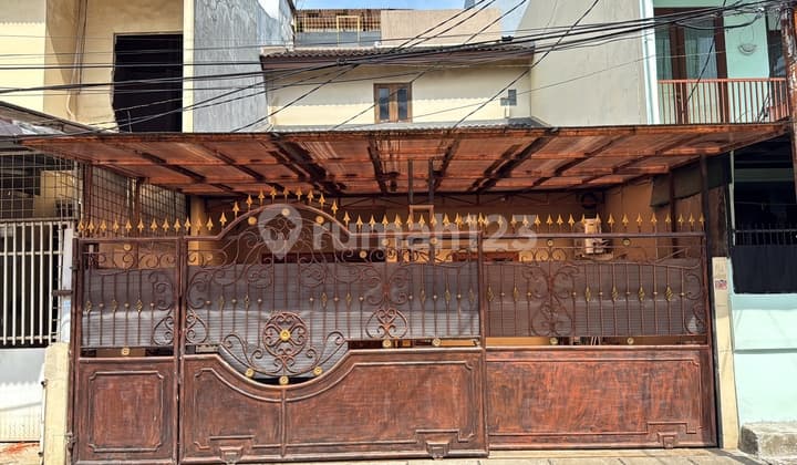 Rumah Semi Furnish Siap Huni Taman Cosmos Dekat Taman Ratu Jakarta Barat