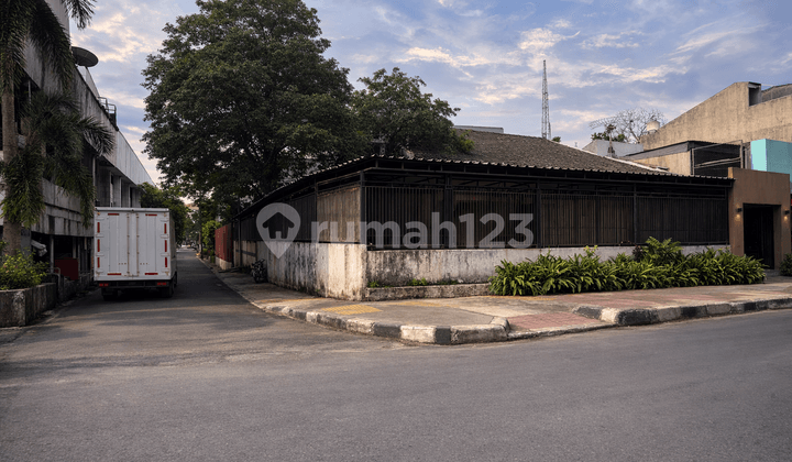 Tempat Usaha 396M2 Pinggir Jalan Tanjung Duren Jakarta Barat