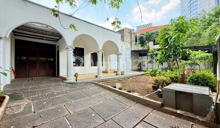 Rumah Luas 700M2 Lapang Terawat Super Strategis Kebon Sirih Jakarta Pusat