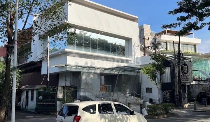 Strategic Building in Kemang, South Jakarta