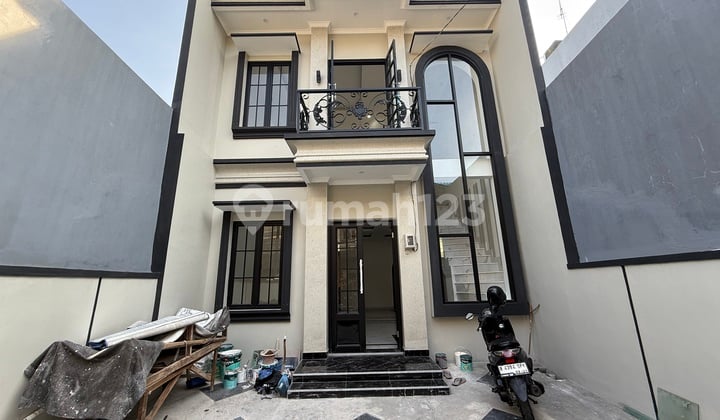Rumah Baru Cantik 2 Lantai Strategis Row 2Mobil Taman Ratu Jakarta Barat