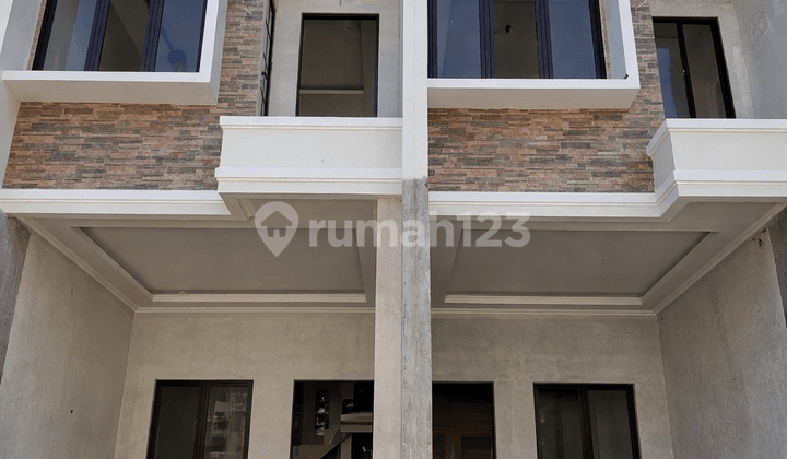 New House, Wide Main Road, Tanjung Duren, West Jakarta