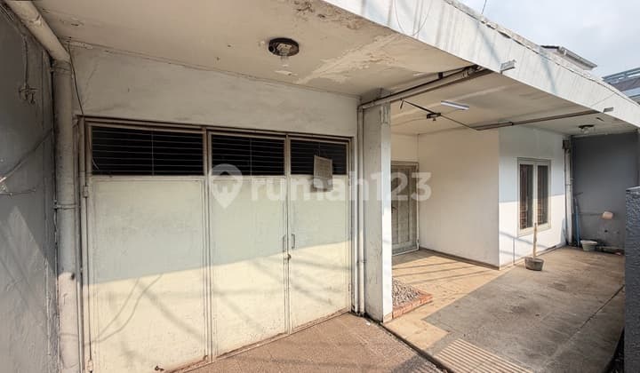 Rumah Lama 264M2 Pinggir Jalan 2 Arah Kemanggisan, Jakarta Barat