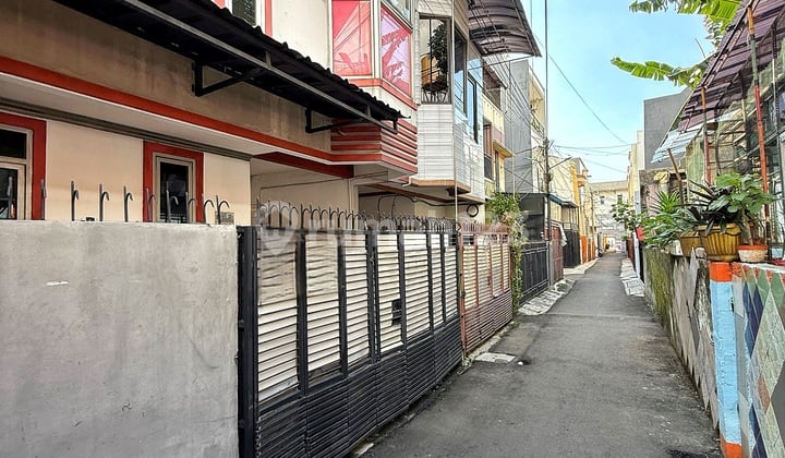 Dibawah Harga Pasar! Rumah Furnish 2lt Akses Mobil Tanjung Duren Jakarta Barat