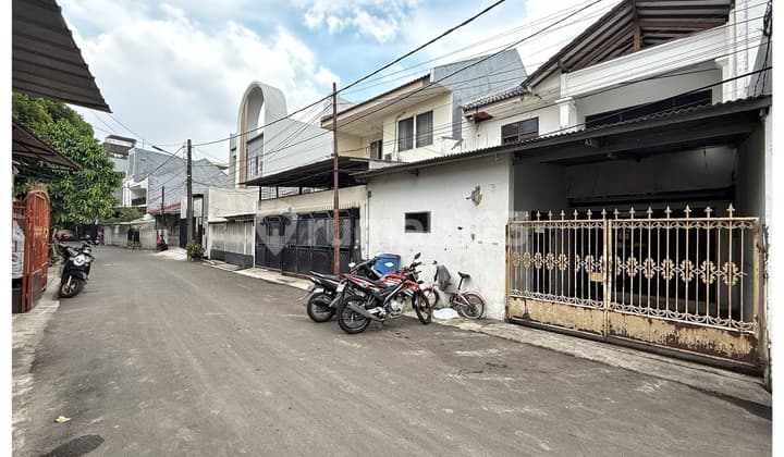 Rumah Hitung Tanah 7x17 Row 2mobil Taman Ratu Jakarta Barat