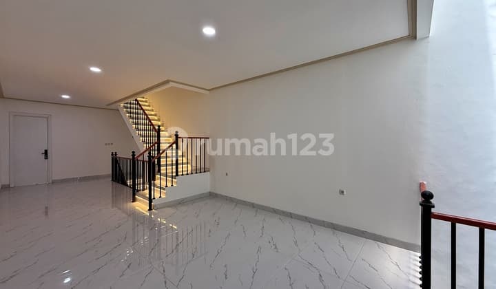 Rumah Modern Minimalis 4 Lantai Cluster Taman Ratu Jakarta Barat
