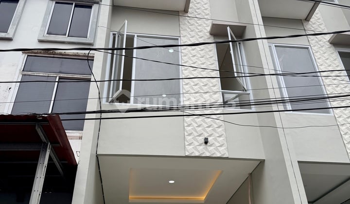 Langkah! Rumah Baru Bebas Banjir One Gate System Tomang Jakarta Barat