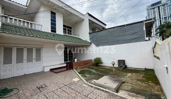 Jarang Ada! Rumah Lama 8X25 Jalan Boulevard Taman Ratu Jakarta Barat