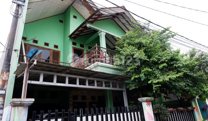 Rumah Multifamily 134m2 Bangunan 2004 Ciledug Tangerang