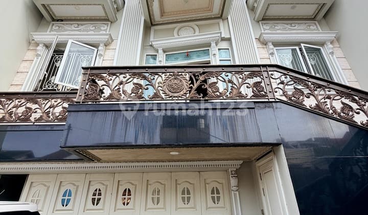 Step! Semi-Furnished European Style House Taman Palem West Jakarta